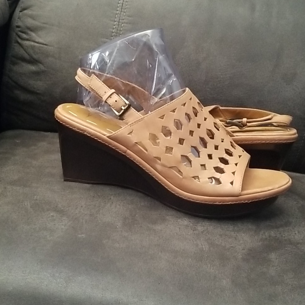 B MCKOWSKY LEATHER SANDAL